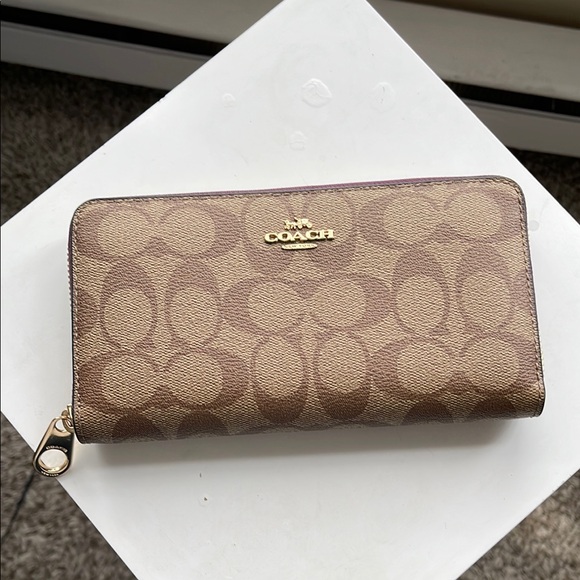 Coach Brown Signature Wallet - Picture 2 of 10